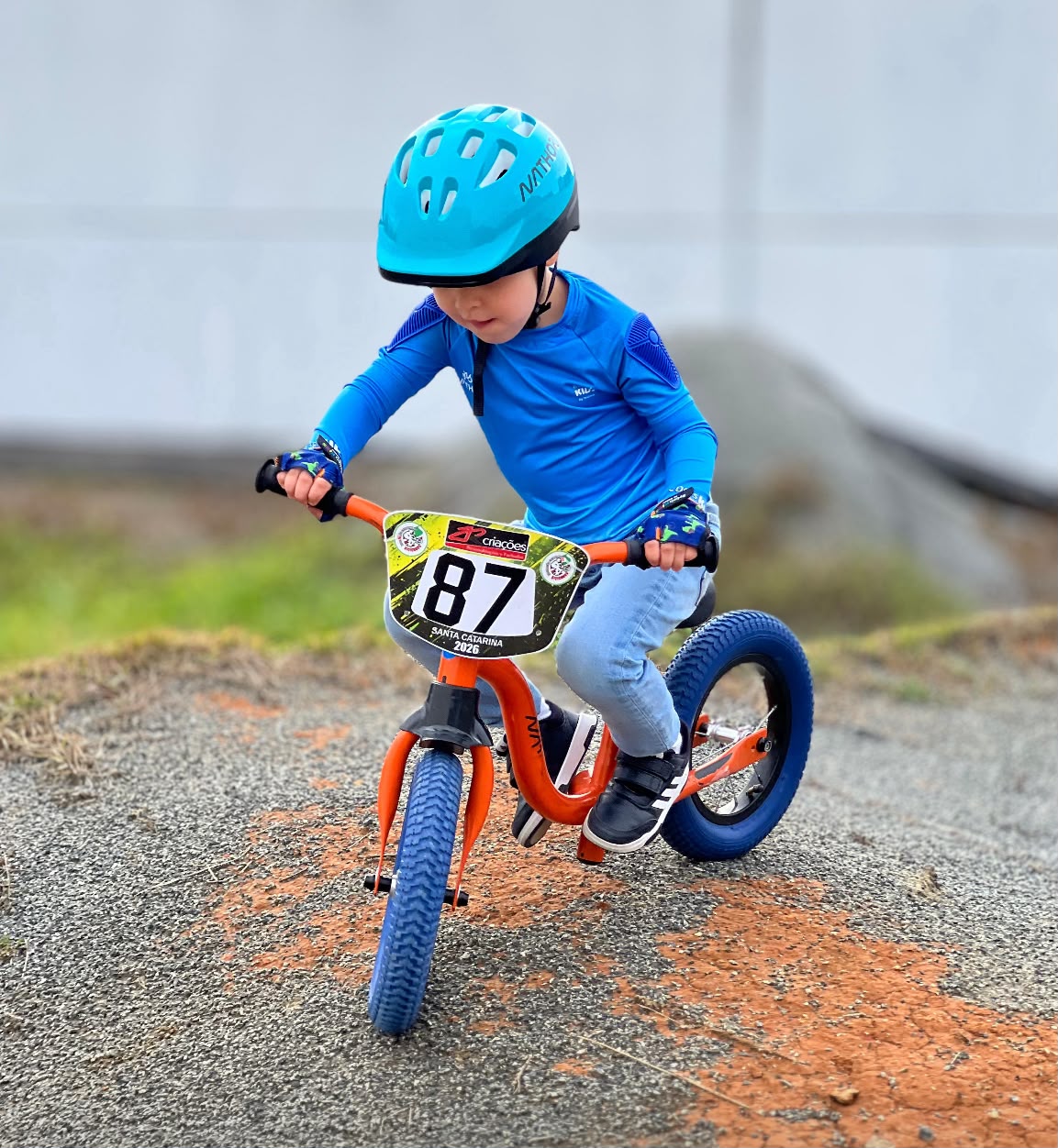Como ensinar seu filho a andar de bicicleta: Pais contam suas experiências
