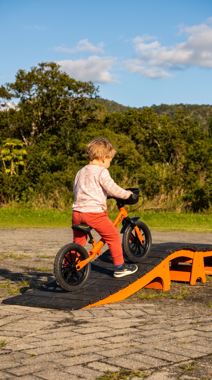Pedalar contra as telas